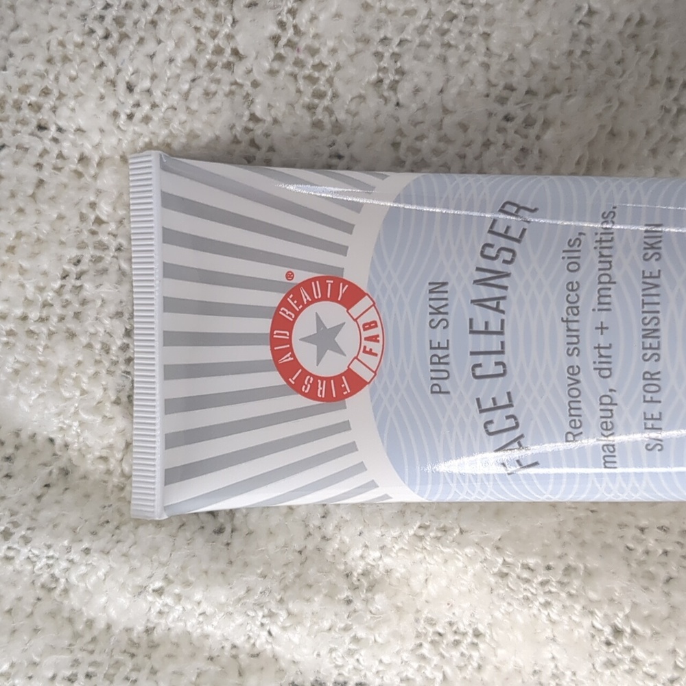 First Aid Beauty Pure Skin Face Cleanser, 142g/5.0oz - Picture 6 of 7